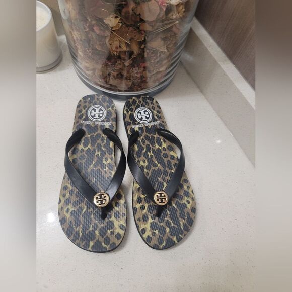 Tory Burch flip flops Size 6 - Picture 1 of 5